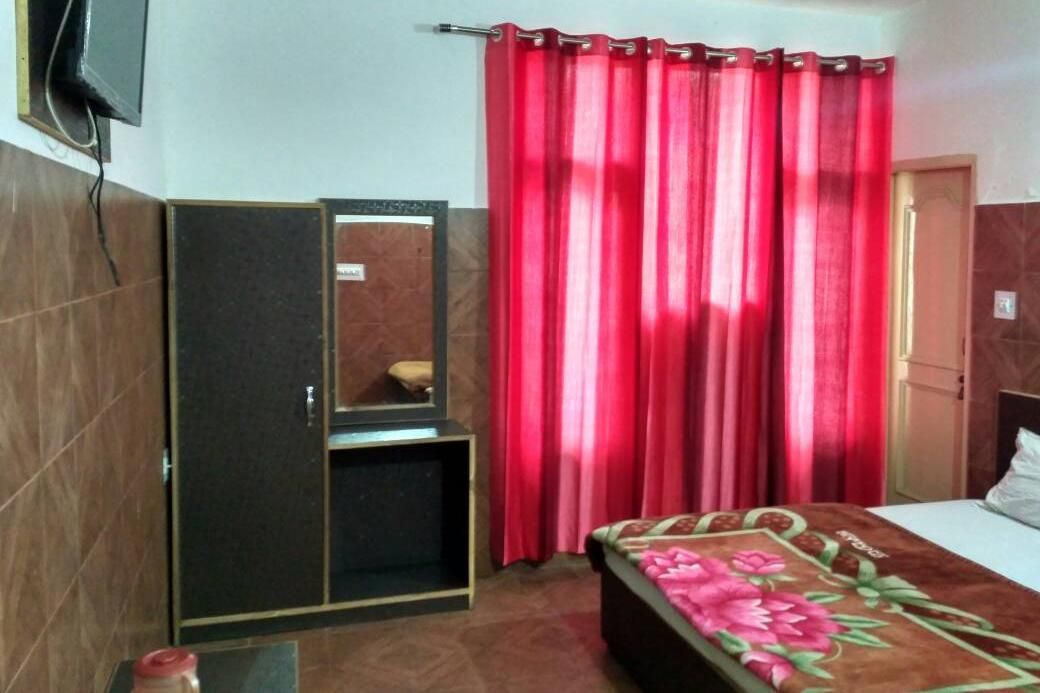 Daya Paradise, Katra DELUXE DOUBLE BED NON AC ROOM 11