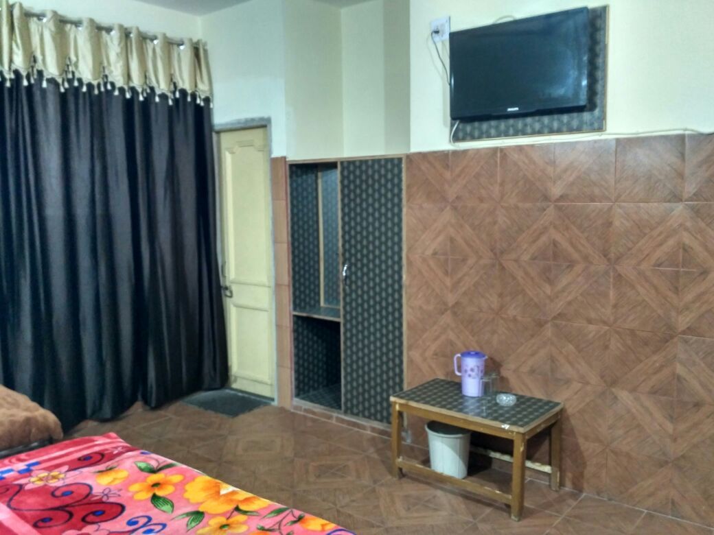 Daya Paradise, Katra DELUXE DOUBLE BED NON AC ROOM 8