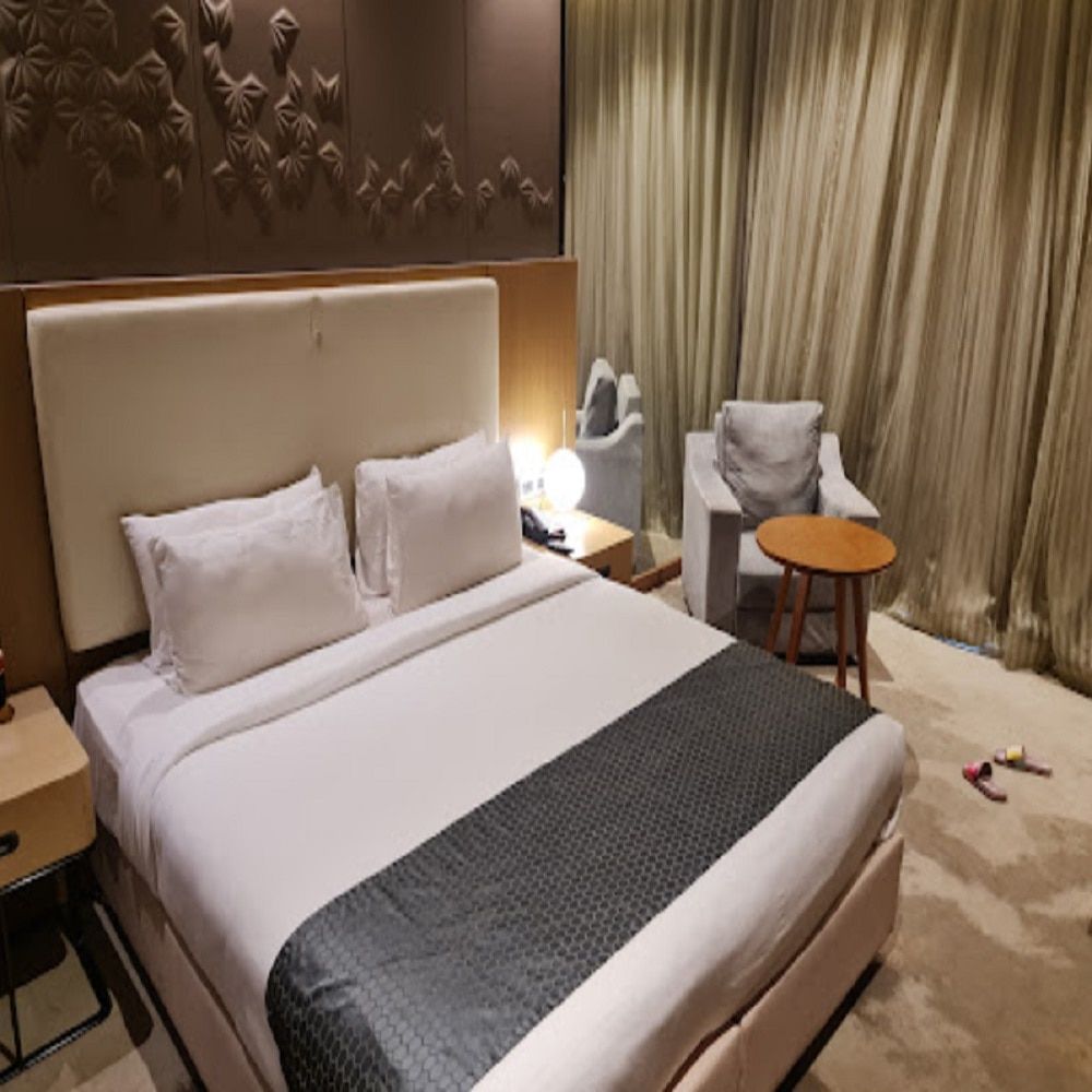 Clarks Inn Suites Raipur Executive Room 4