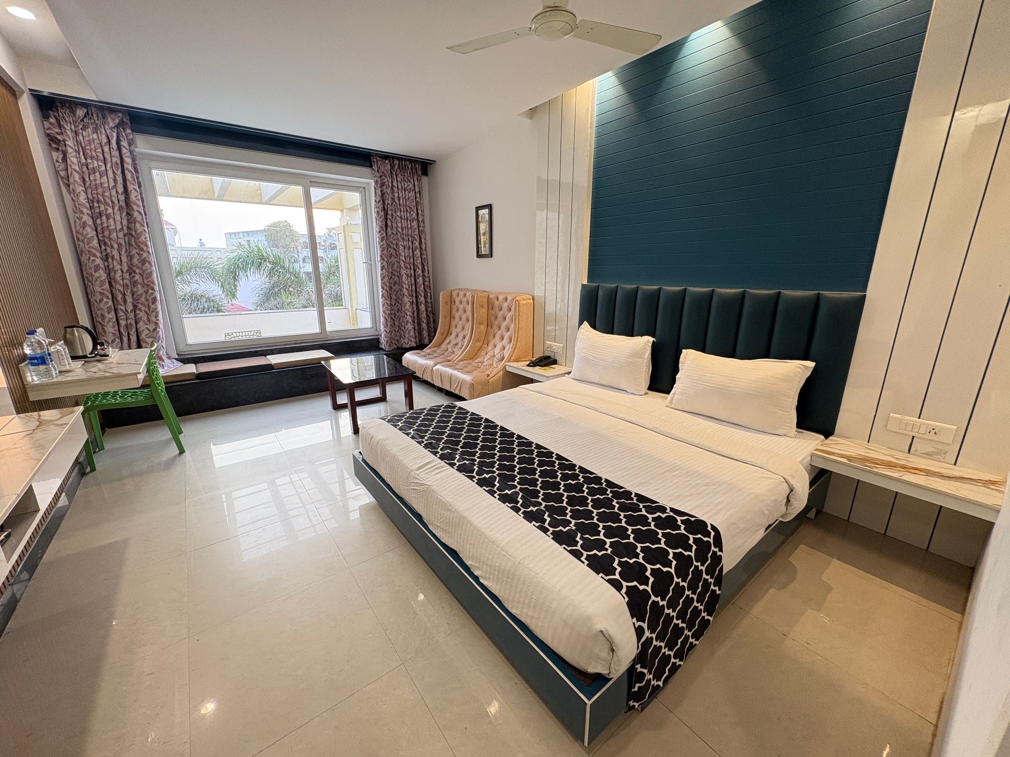 Premium Pool-Facing Room AC