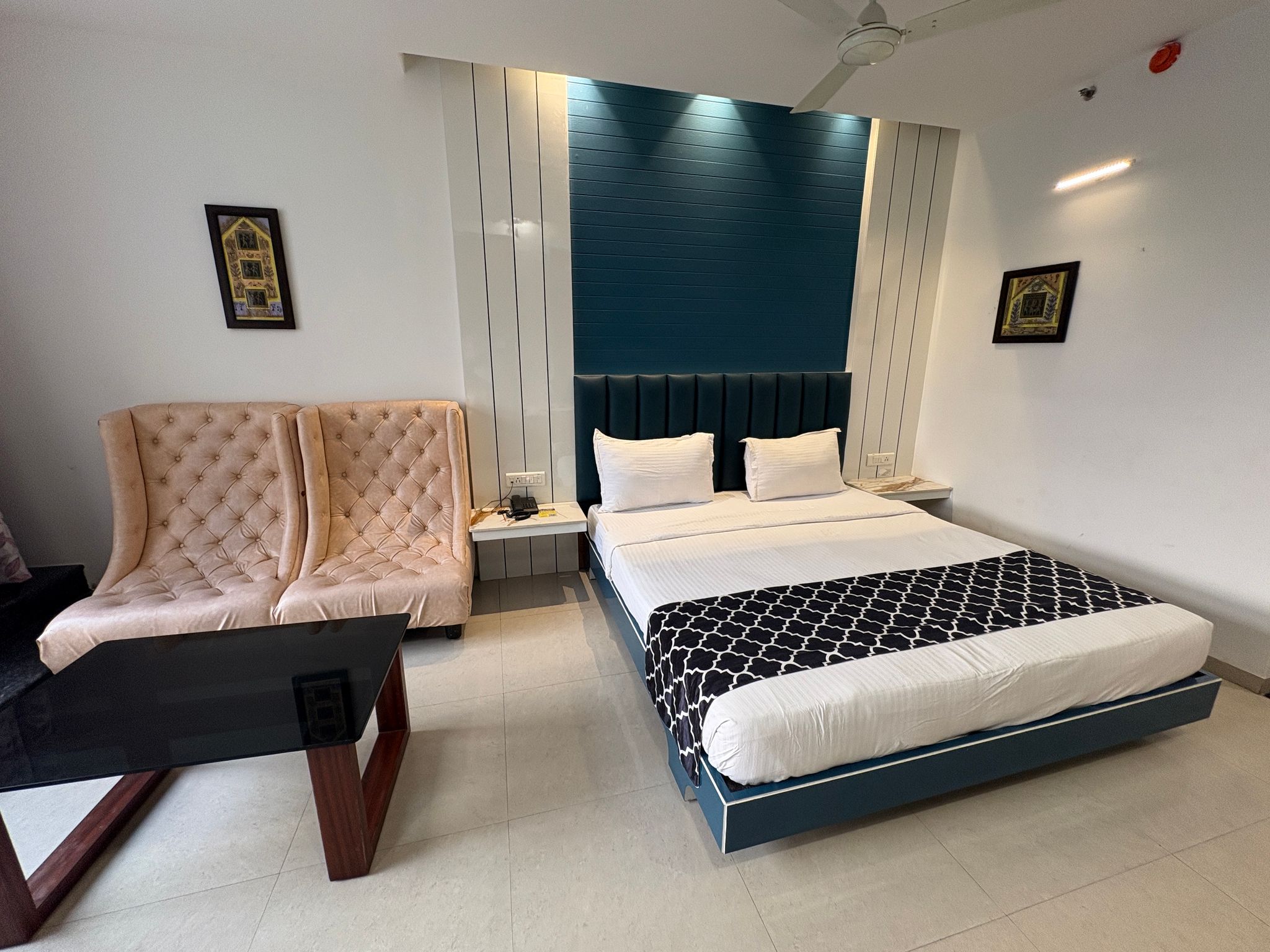 Premium Pool-Facing Room AC