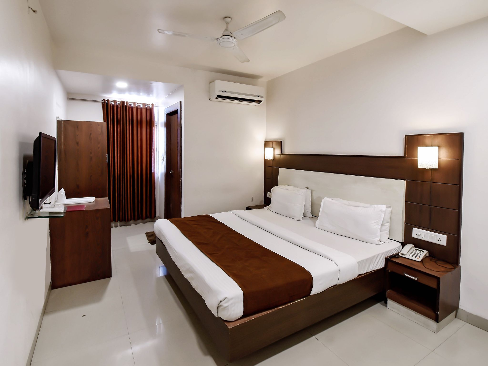 Hotel Anushree Deluxe Double Bed Room