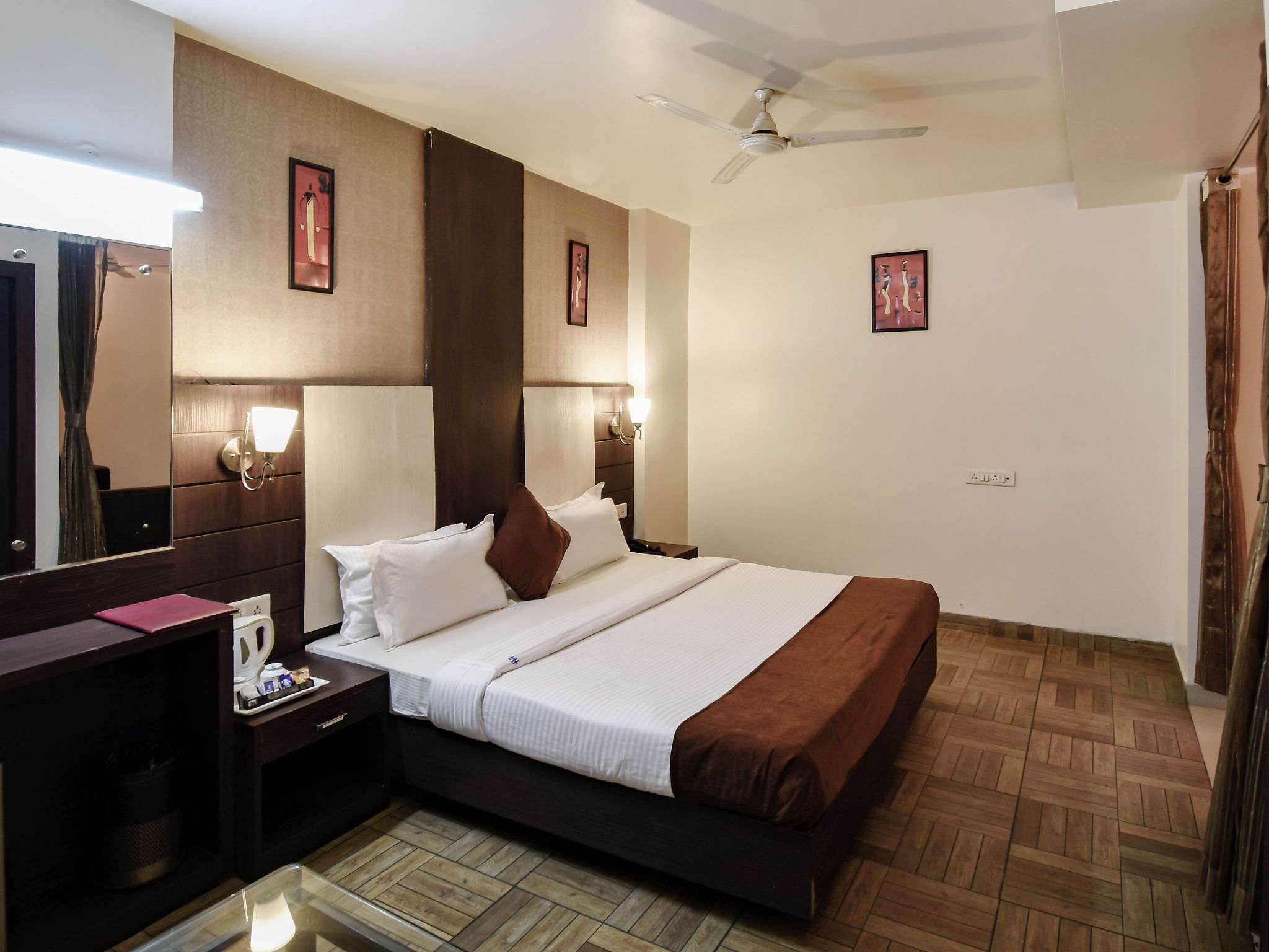 Hotel Anushree Suite Room 4