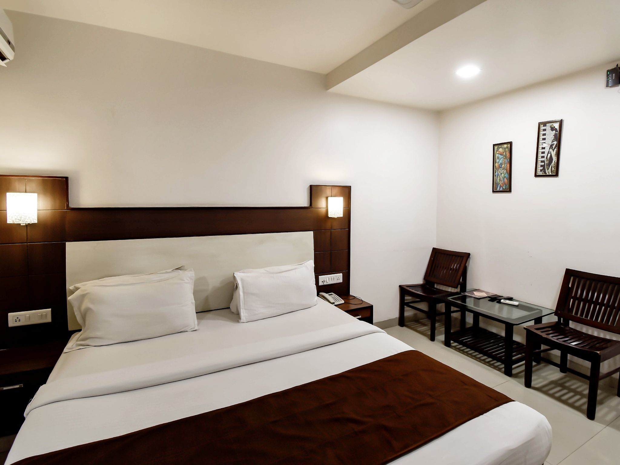 Hotel Anushree Deluxe Double Bed Room 2