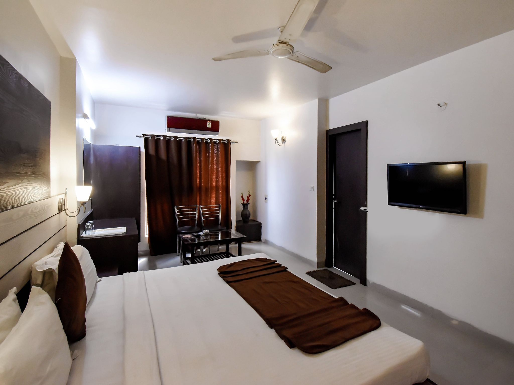Hotel Anushree Executive Double Bed Room 3