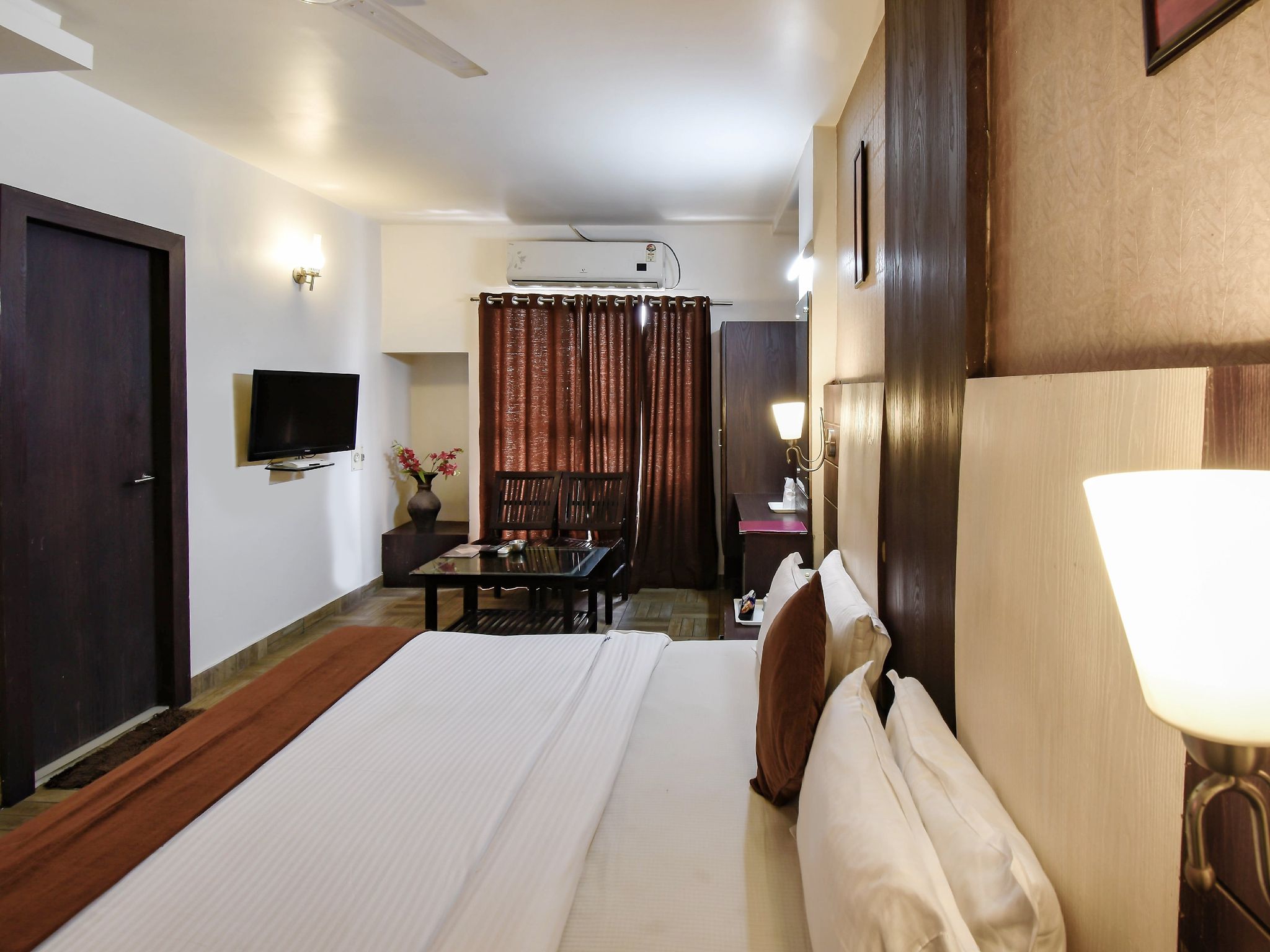 Hotel Anushree Suite Room 7