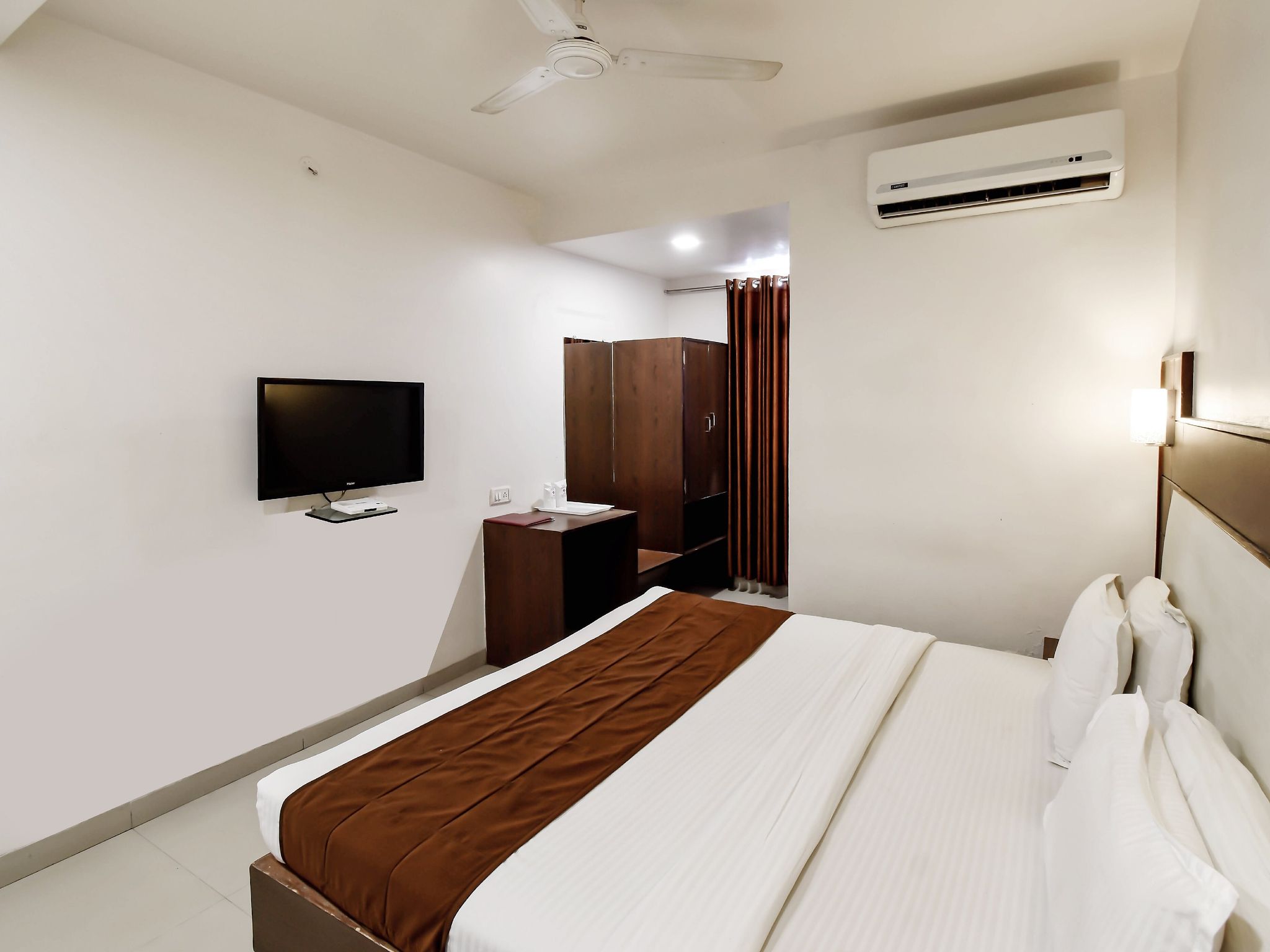 Hotel Anushree Deluxe Double Bed Room 3