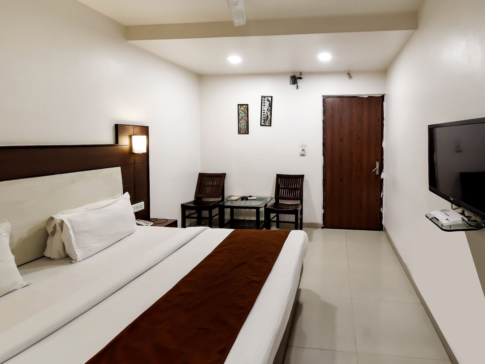 Hotel Anushree Deluxe Double Bed Room 4