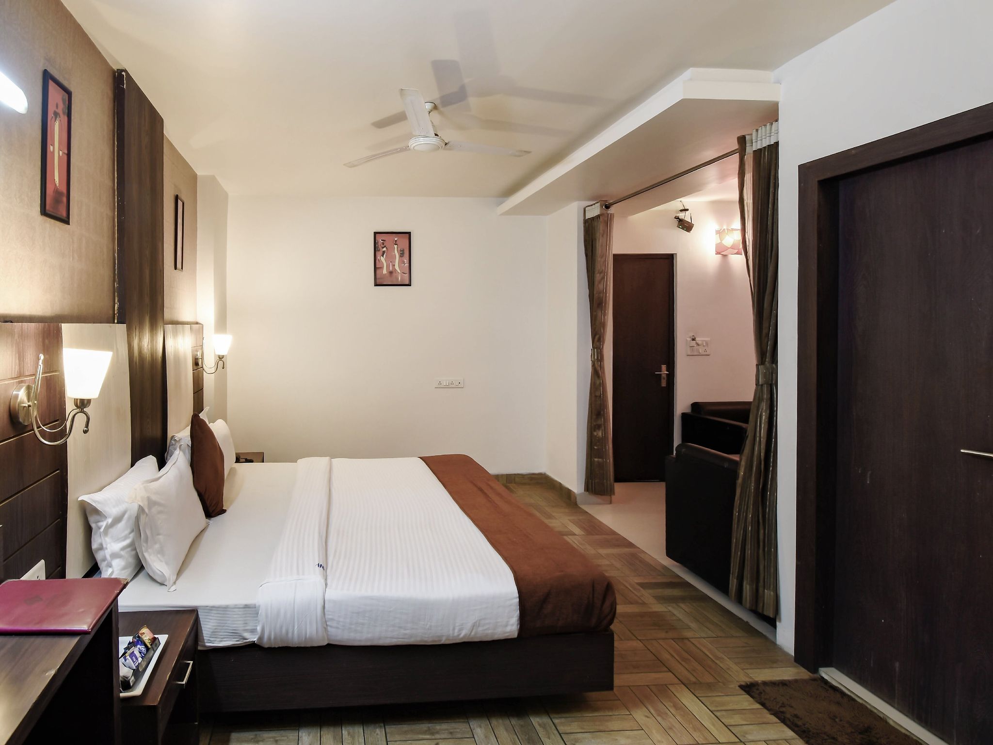 Hotel Anushree Suite Room 2