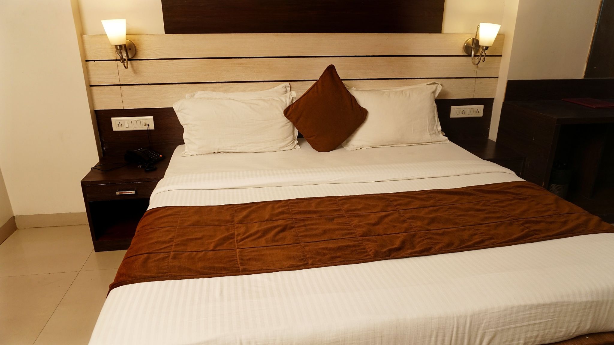 Hotel Anushree Executive Double Bed Room 5