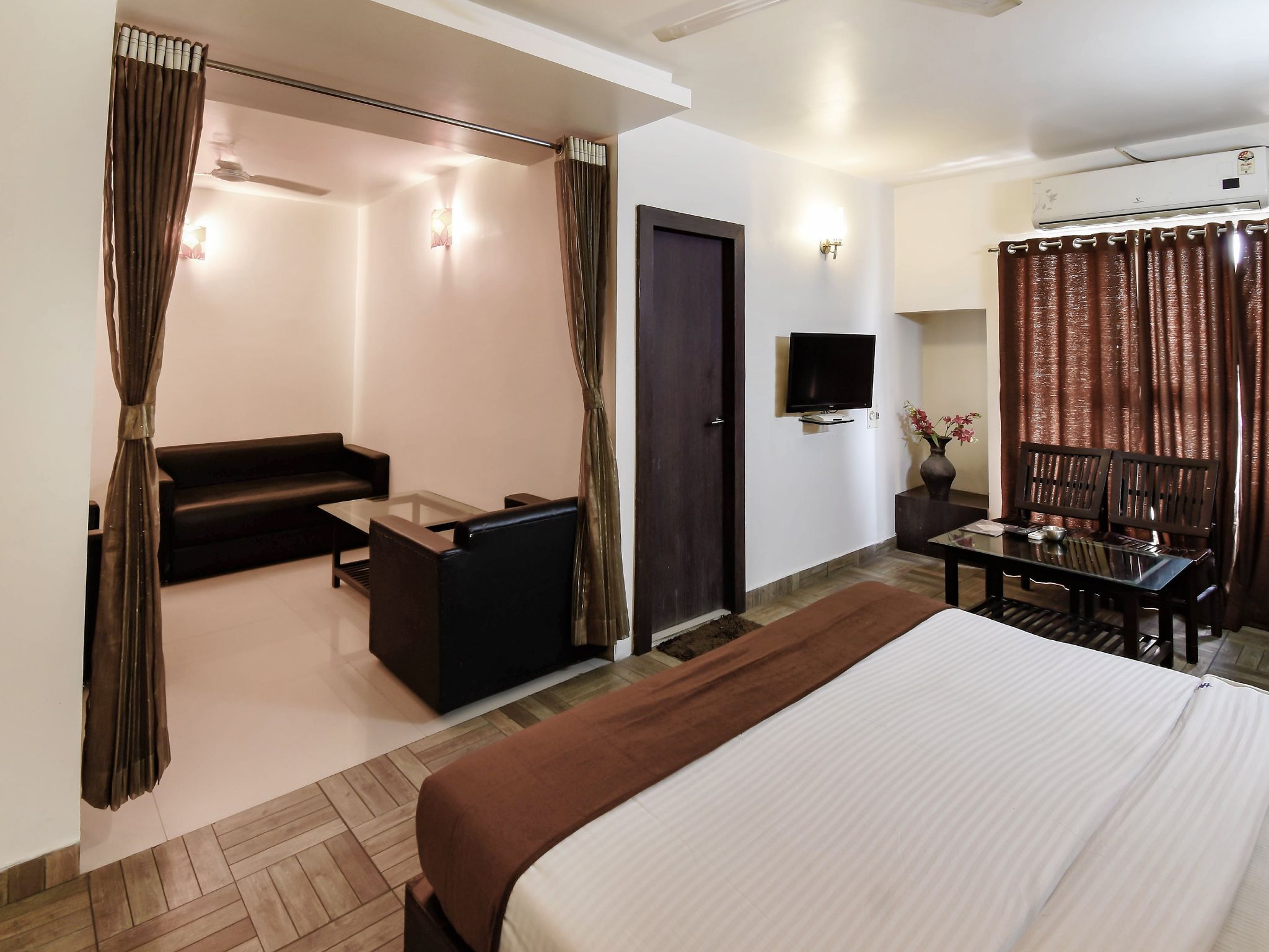 Hotel Anushree Suite Room 6