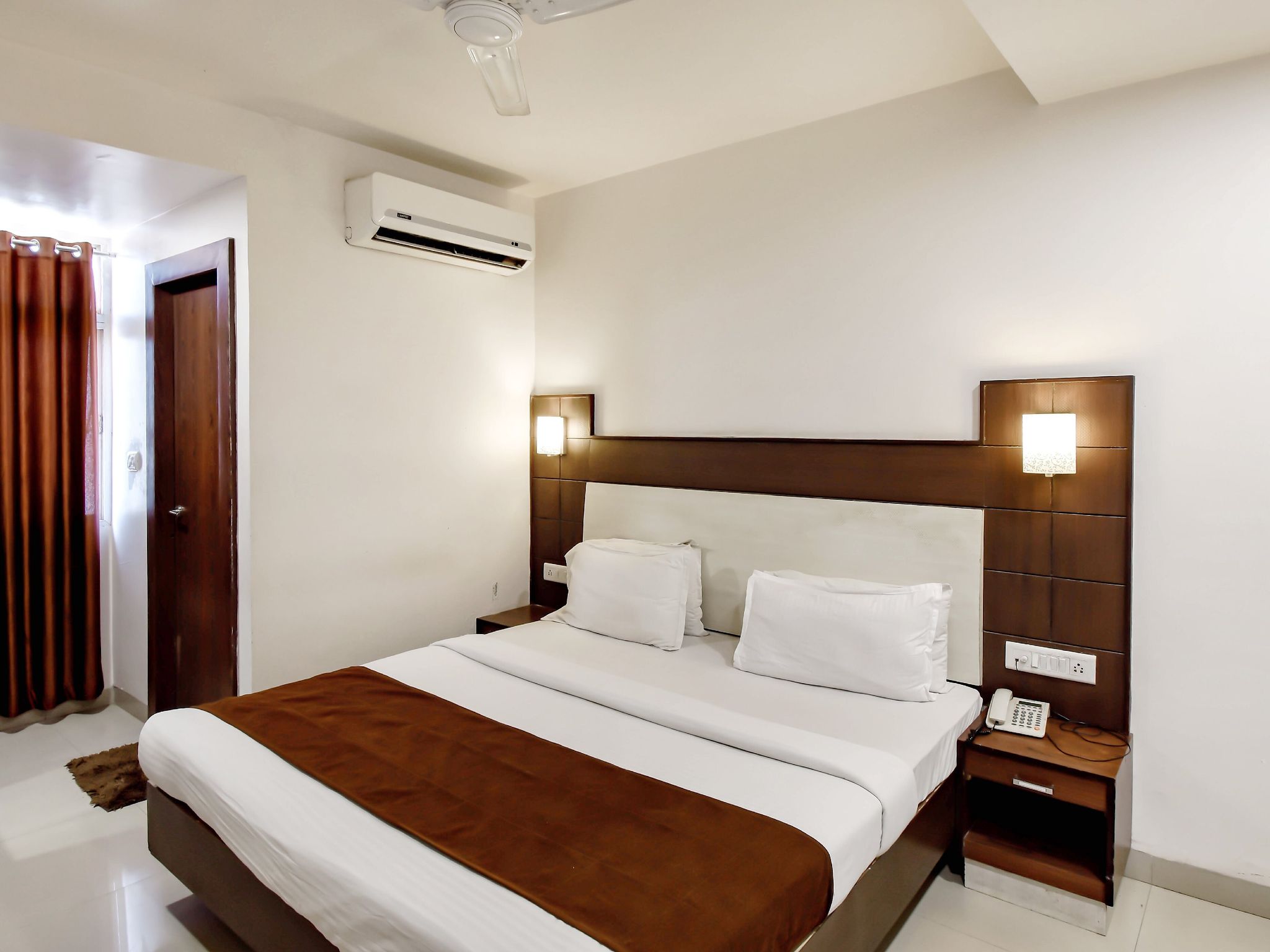 Hotel Anushree Deluxe Double Bed Room 5