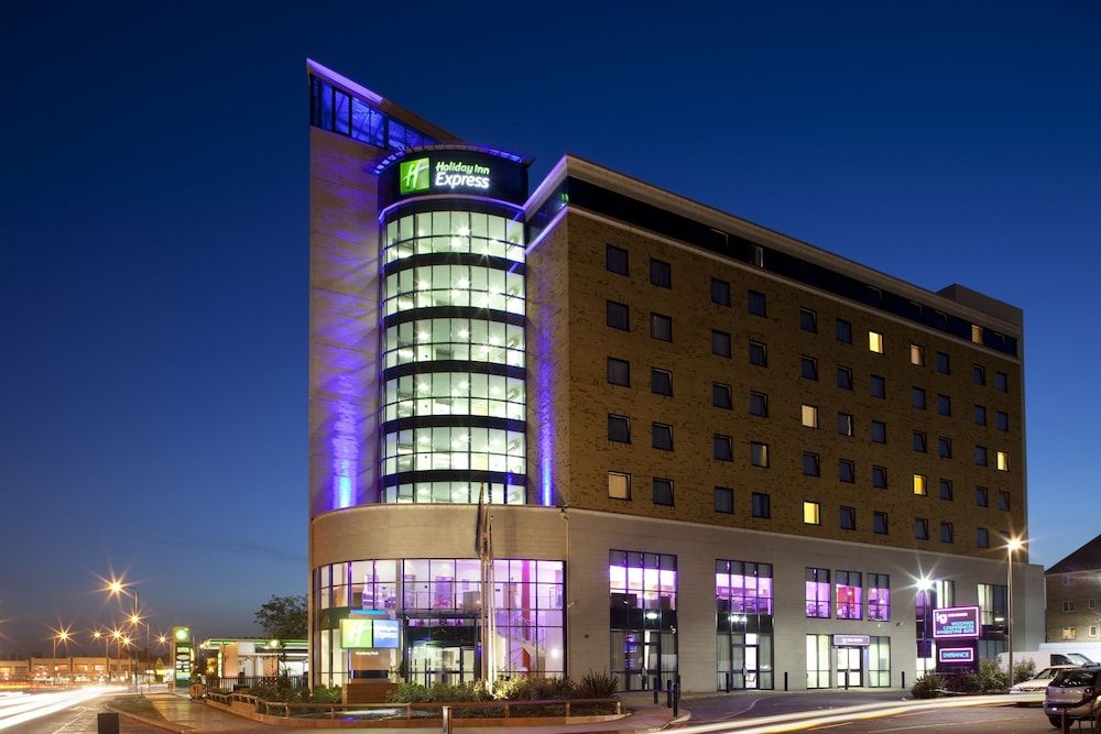 undefined Holiday Inn Express London - Newbury Park, an IHG Hotel 5