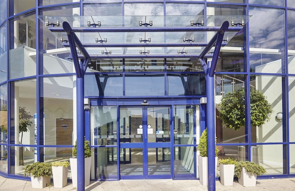 undefined Holiday Inn Express London - Newbury Park, an IHG Hotel 7