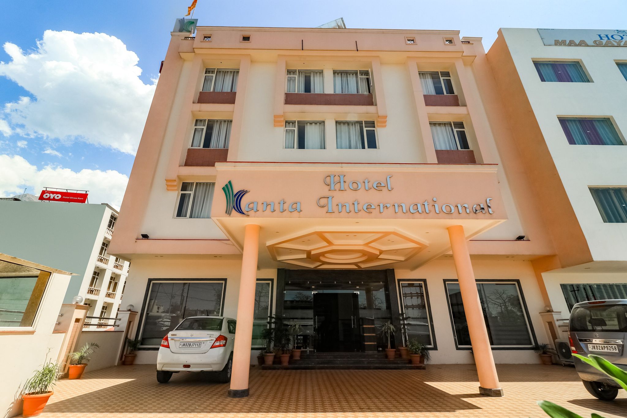 Collection O Hotel Kanta International