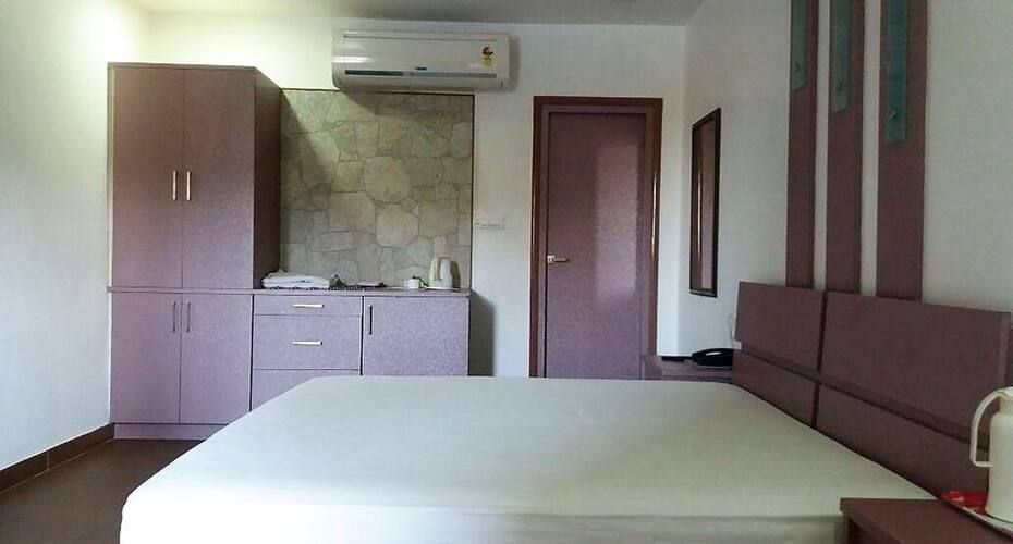 Deluxe A/C Room