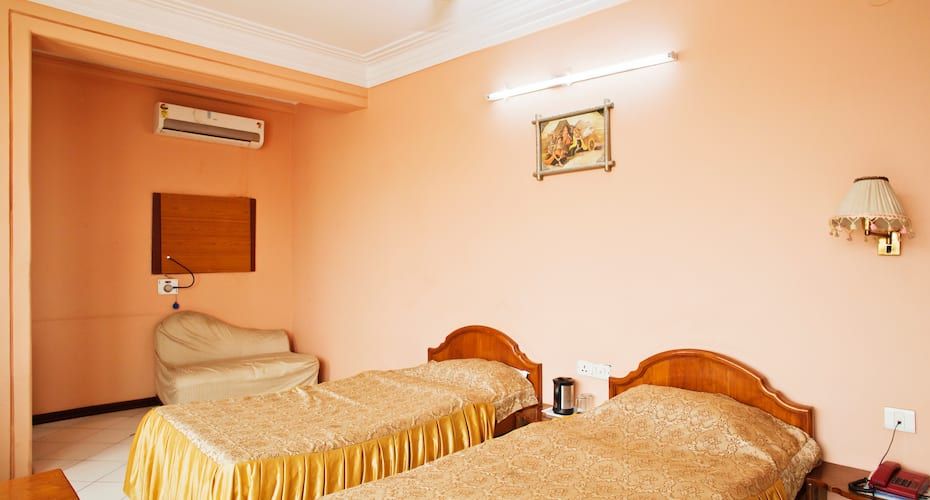 Deluxe Twin Bed Room