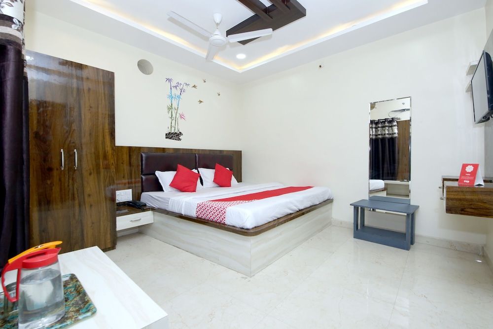 OYO 27933 Hotel Green Valley Double or Twin Room