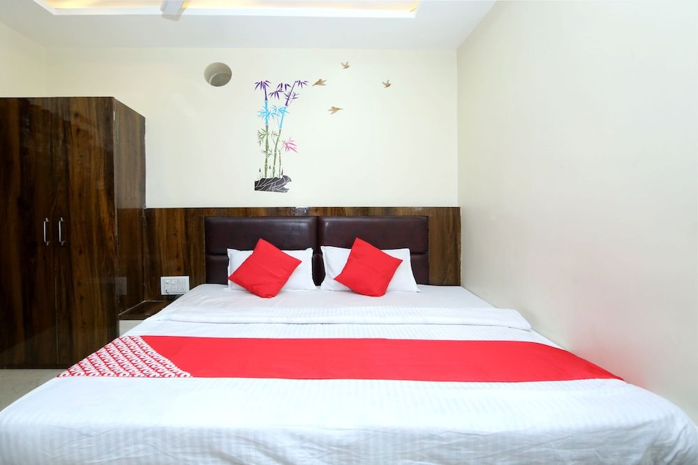 OYO 27933 Hotel Green Valley Double or Twin Room 4