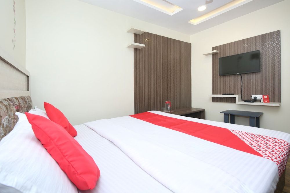 OYO 27933 Hotel Green Valley Double or Twin Room 12