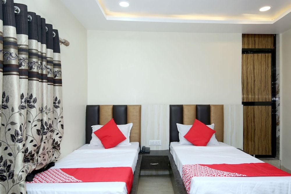 OYO 27933 Hotel Green Valley Double or Twin Room 11