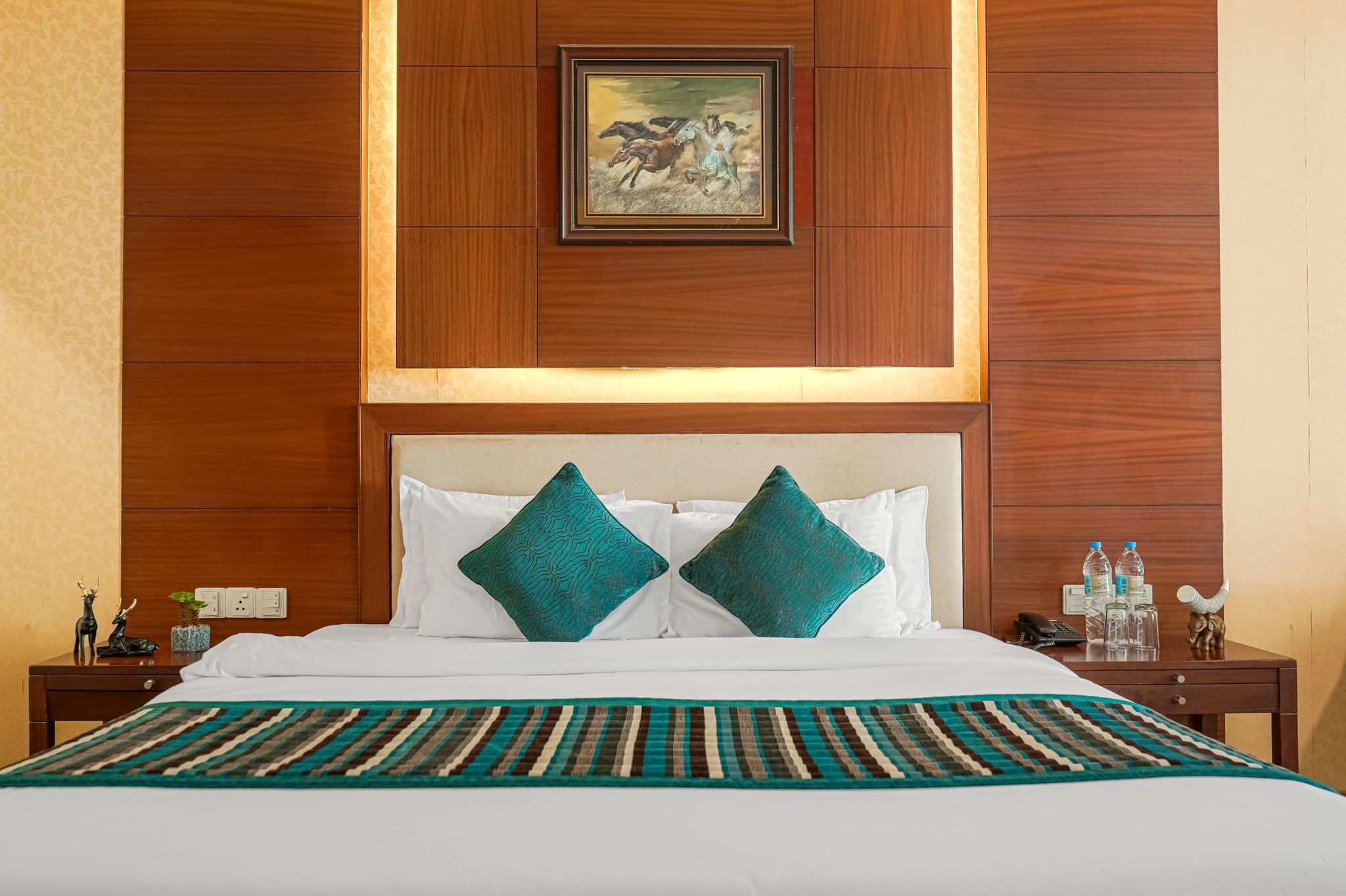 The Royal Ark Kasauli - Stay | Sip | Celebrate Executive Room 6