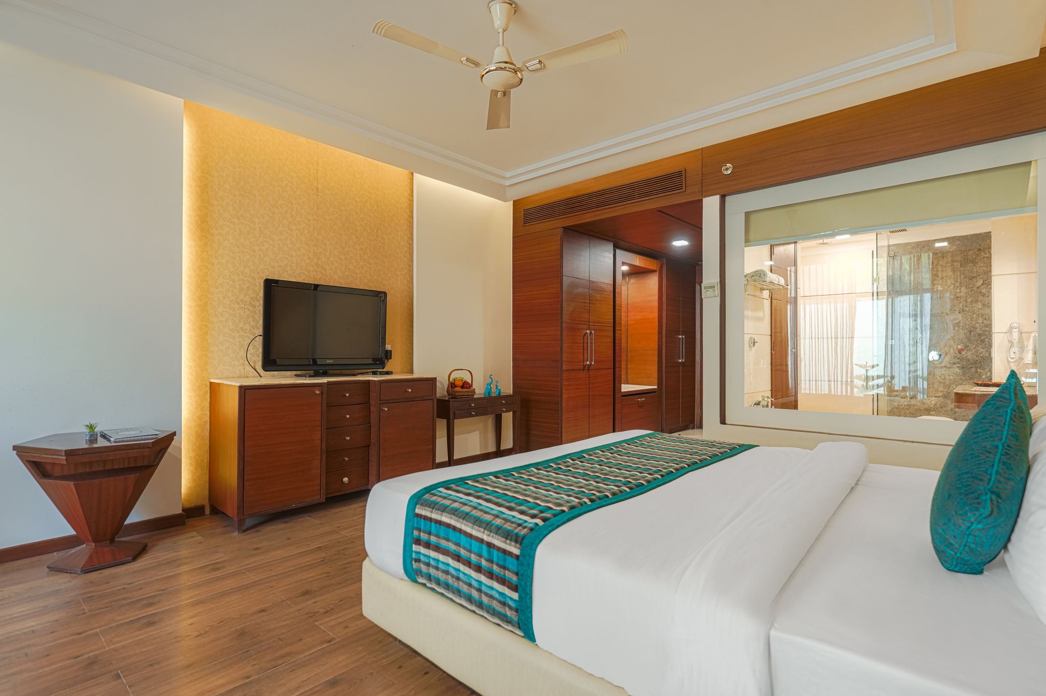 The Royal Ark Kasauli - Stay | Sip | Celebrate Executive Room 7