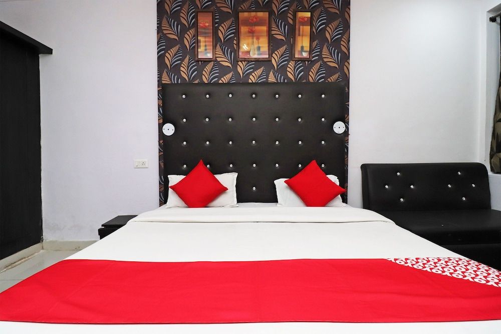 undefined OYO 43850 Hotel Mn Galaxy 4