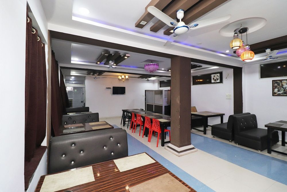 undefined OYO 43850 Hotel Mn Galaxy 7