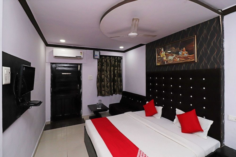 OYO 43850 Hotel Mn Galaxy Double or Twin Room 13