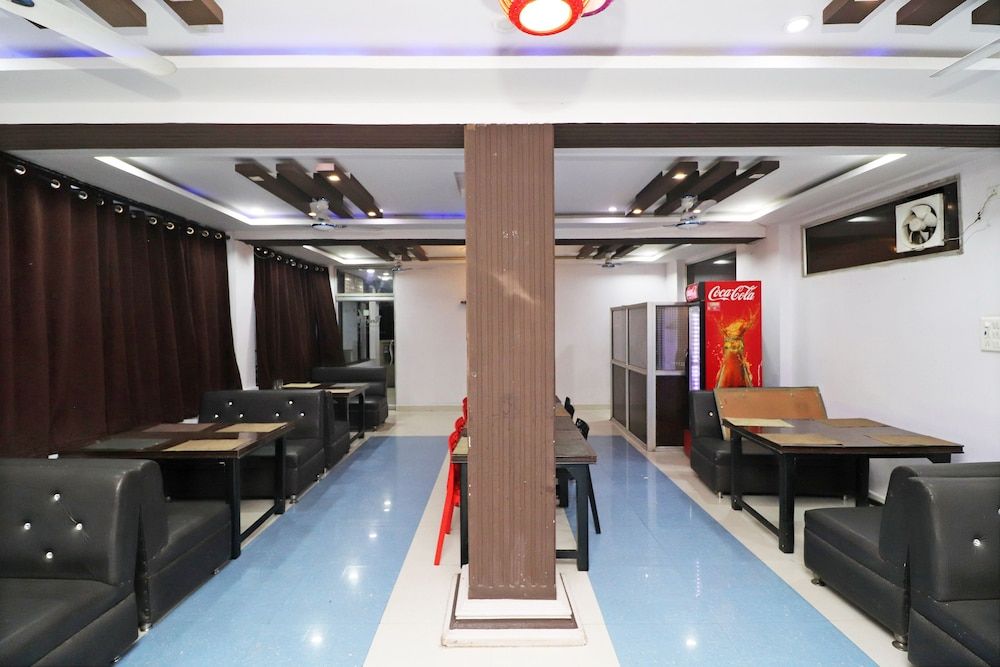 undefined OYO 43850 Hotel Mn Galaxy 3