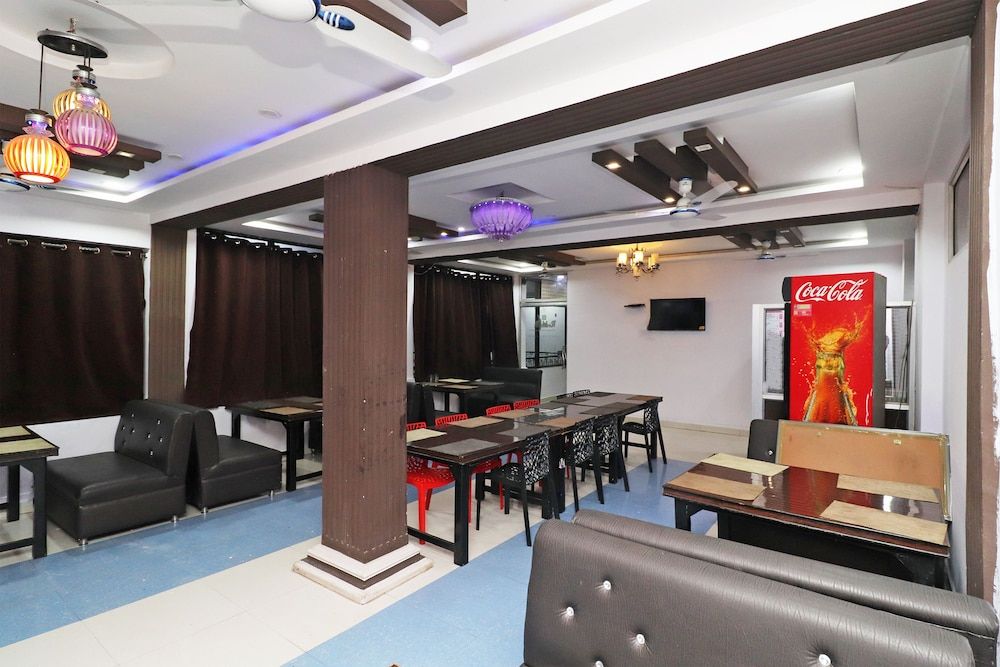 undefined OYO 43850 Hotel Mn Galaxy 6