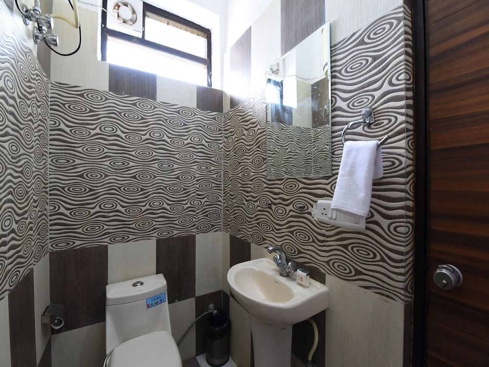 OYO 12818 Dev Villa Double or Twin Room 7