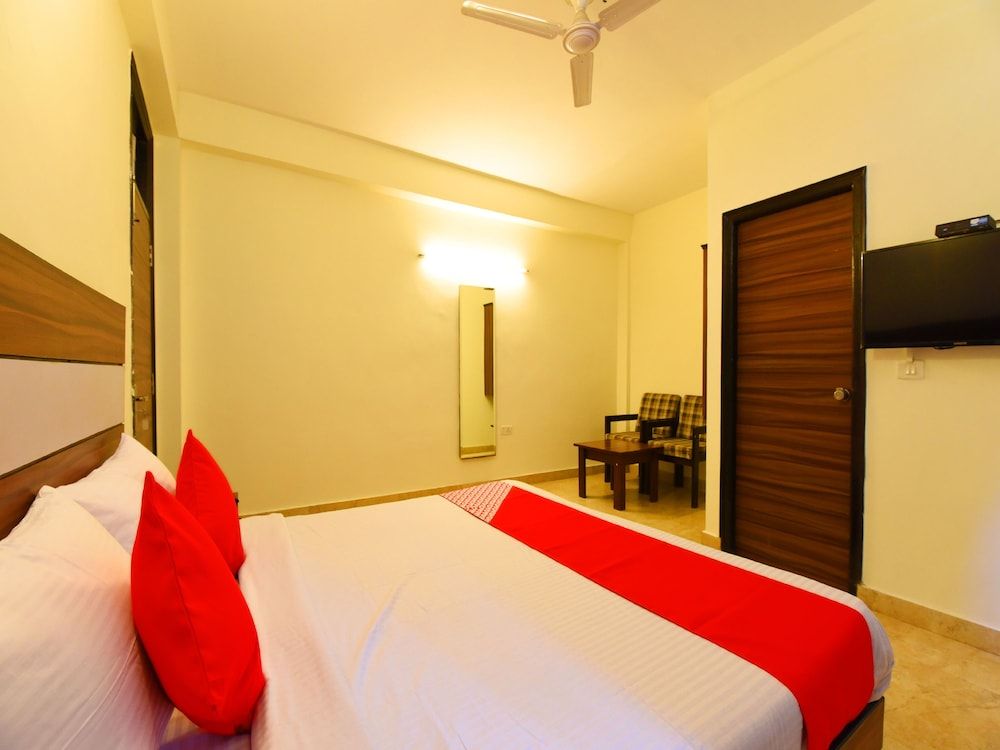 OYO 12818 Dev Villa Double or Twin Room 6