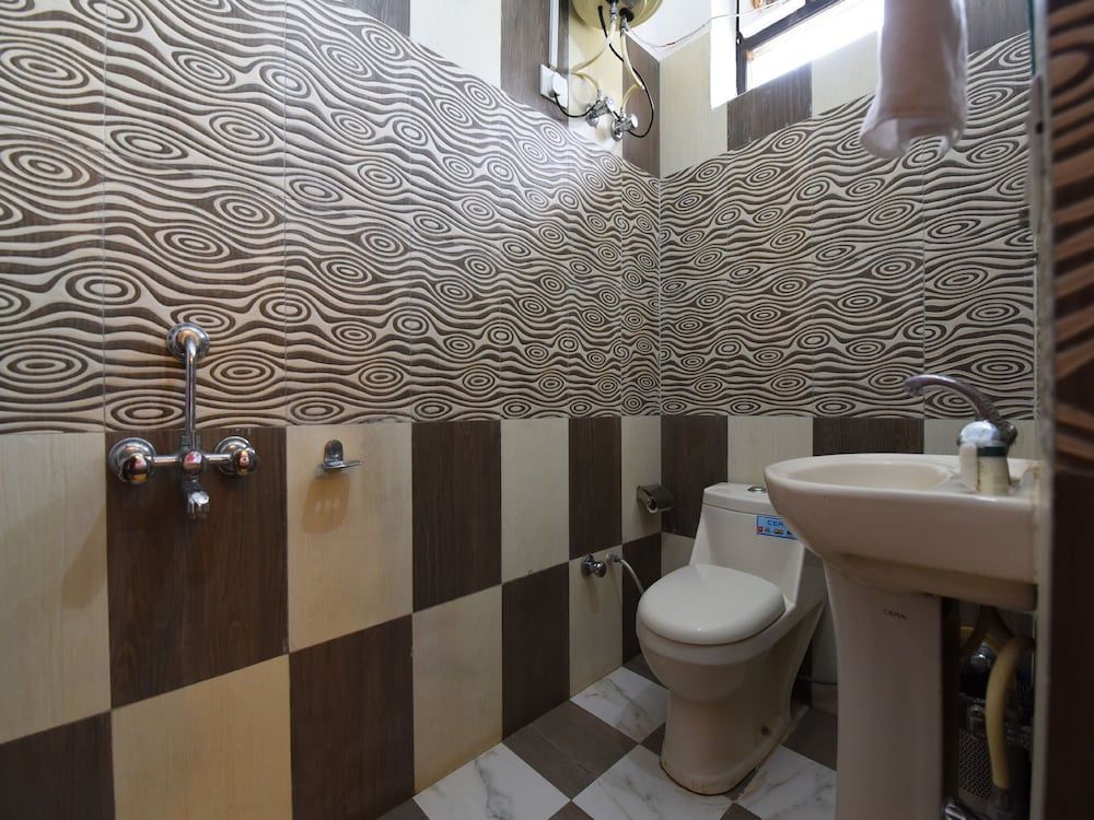 OYO 12818 Dev Villa Double or Twin Room 8