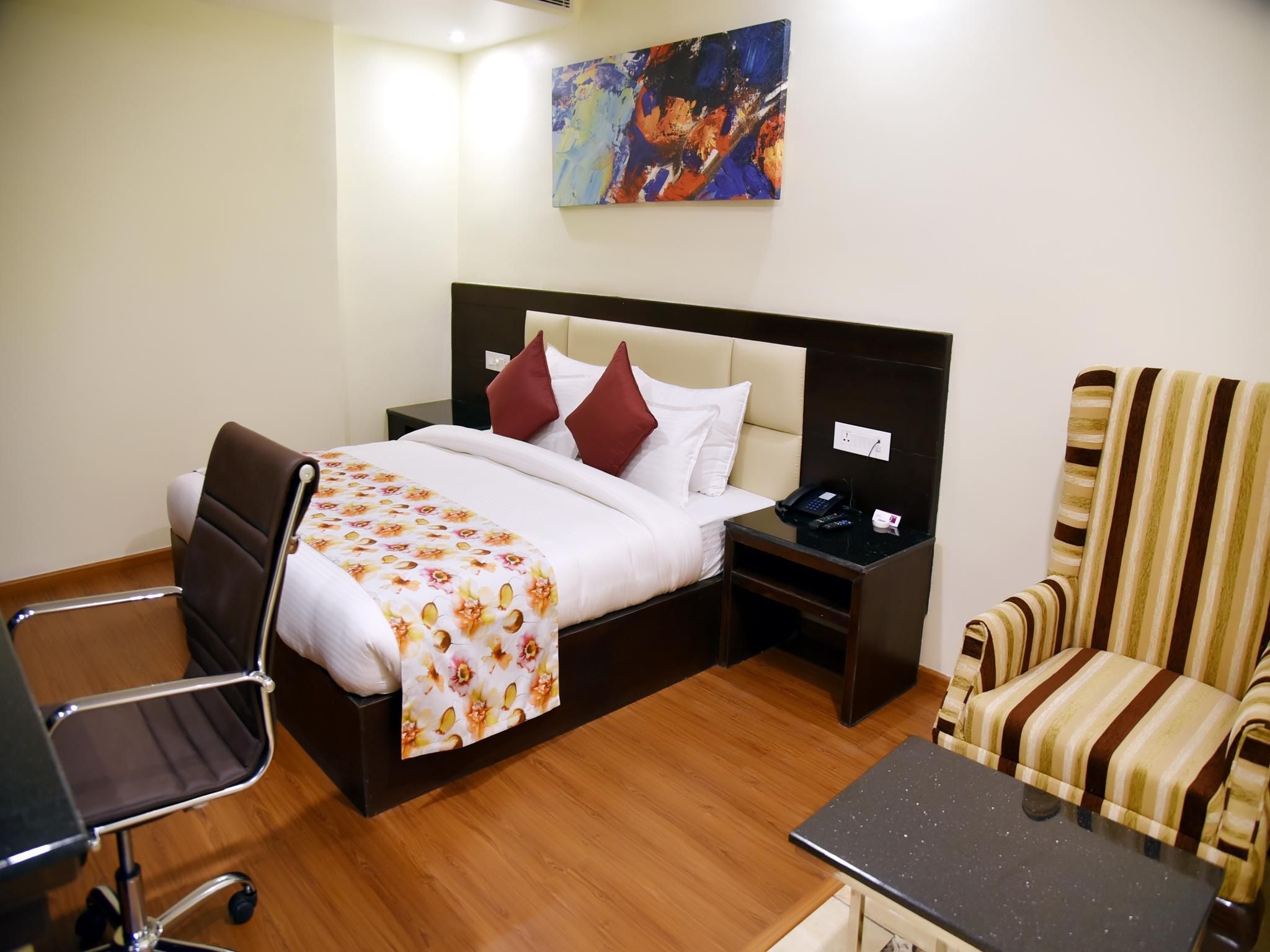 Clarks Inn Suites Katra Deluxe Room 2