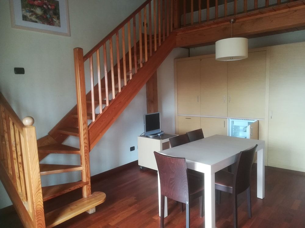 Traditional Studio (4)