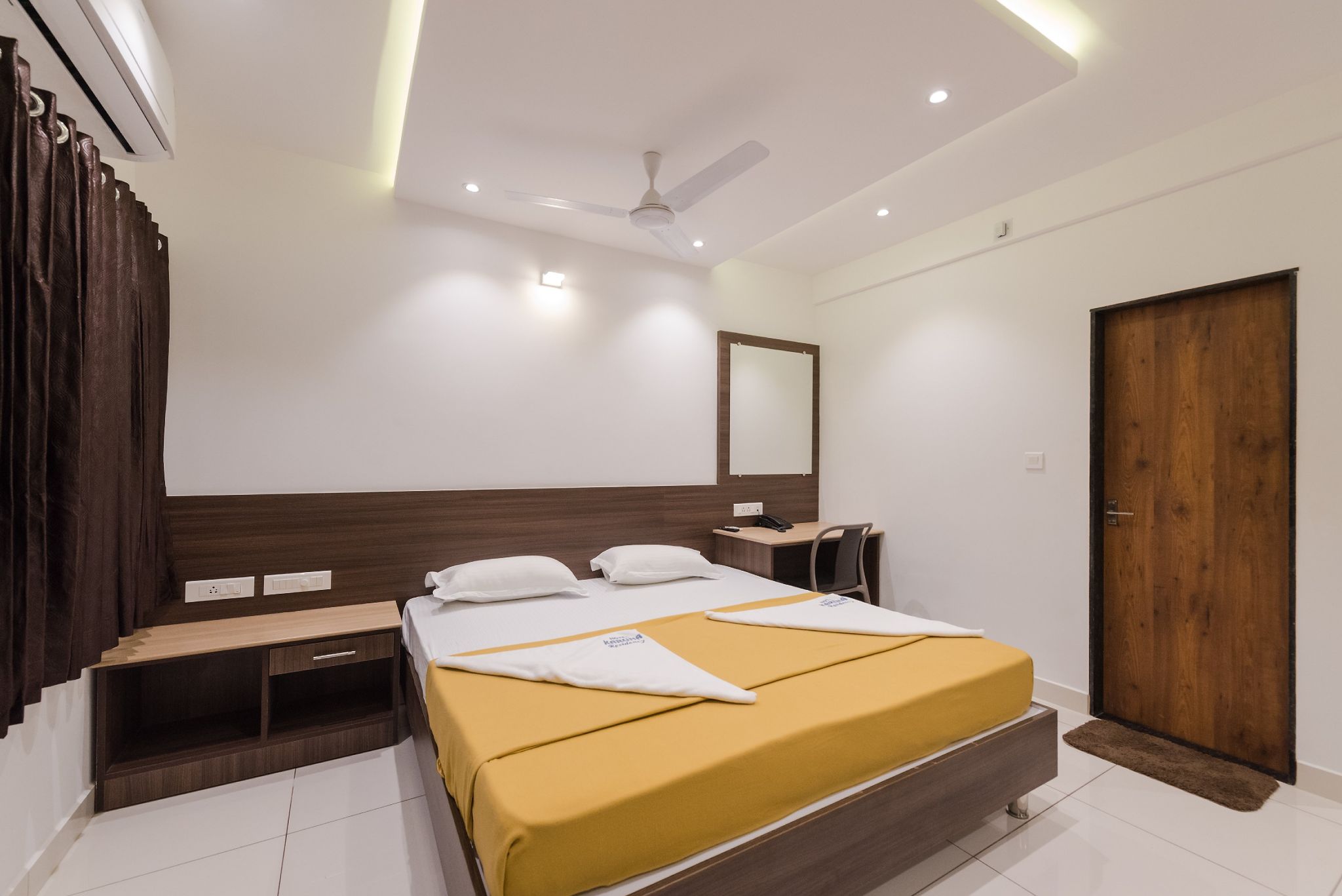 Hotel Karuna Residency Deluxe Double Room 3