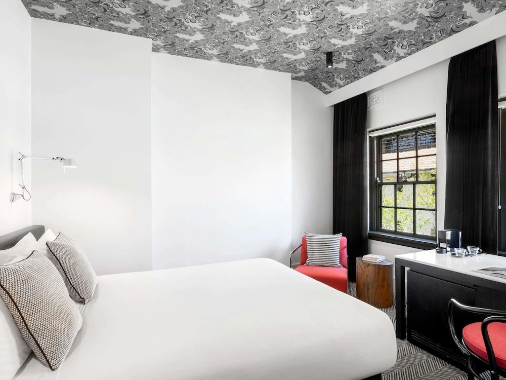 Peppers Gallery Hotel Canberra Peppers Queen Room 2