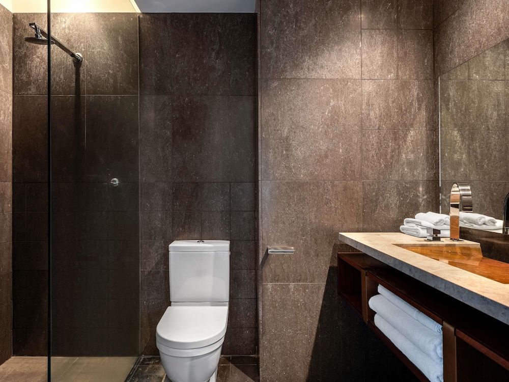 Peppers Gallery Hotel Canberra Peppers Queen Room 4