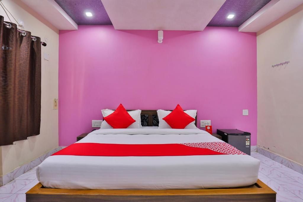 Collection O 18385 Hotel Triveni Deluxe Room