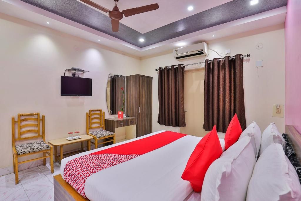 Collection O 18385 Hotel Triveni Deluxe Room 3