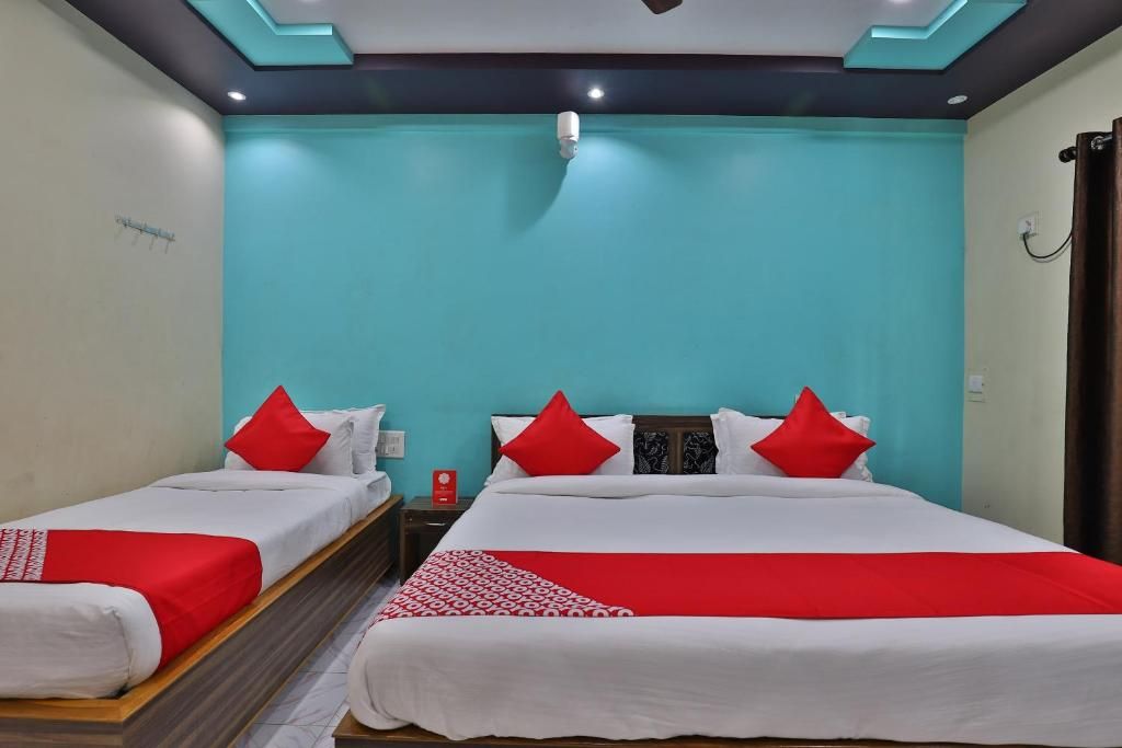 Collection O 18385 Hotel Triveni Deluxe Room 10