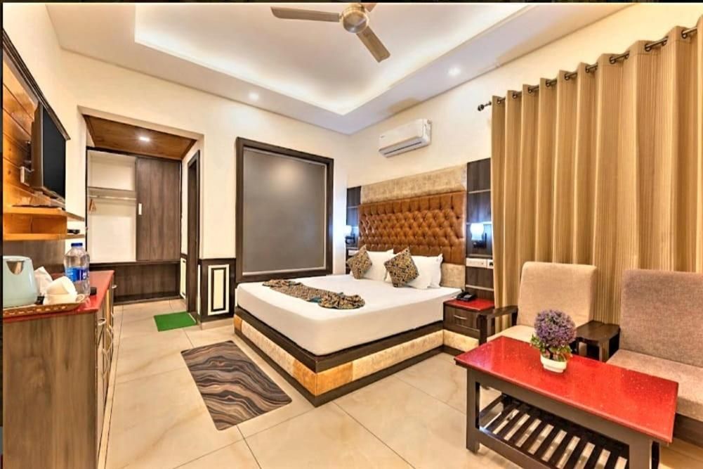 DELUXE AC ( Side Facing Balcony )