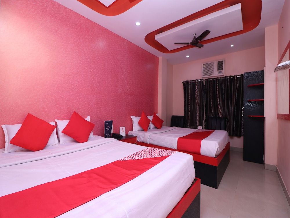 OYO 16636 Hotel Digha Deluxe Double or Twin Room, 1 Queen Bed 2