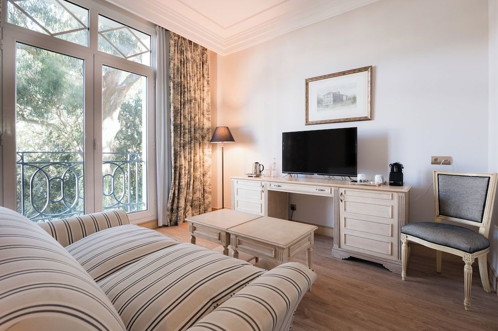 Castilla Termal Balneario de Solares Junior Suite (with Living Room) 4