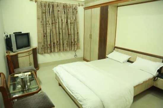Hotel Raj Sheronz Deluxe Double Room 3