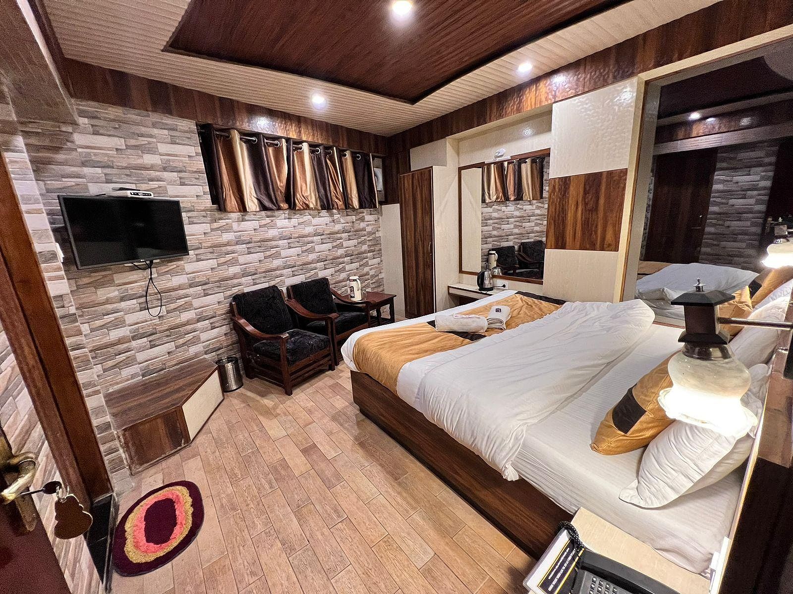 Hotel Victory Near Mall Road Deluxe Room(Without view) 6