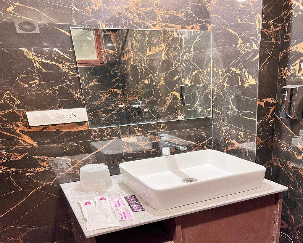 Hotel Victory Near Mall Road Deluxe Room(Without view) 8