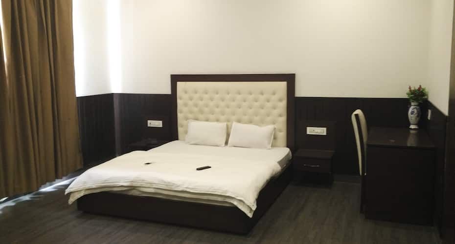 undefined IRIS Hotel & Restaurant 4